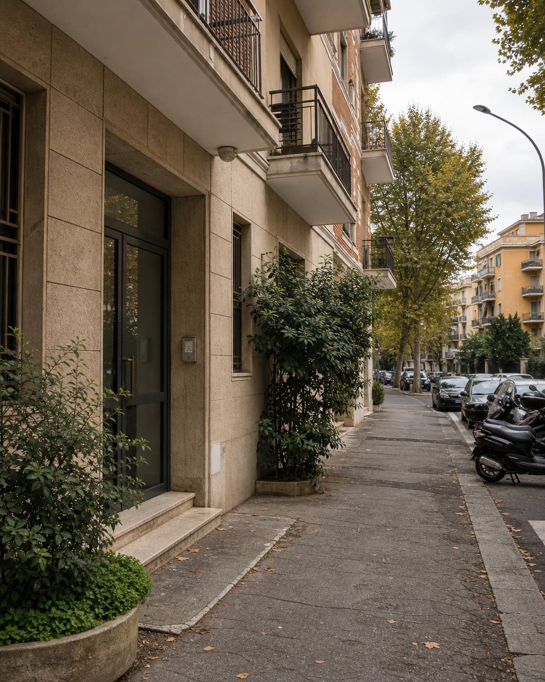 Una strada residenziale nella zona Garbatella e San Paolo a Roma